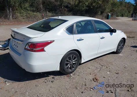 2015 Nissan Altima 2.5 S z USA, uszkodzony, nr VIN 1N4AL3AP6FC250381